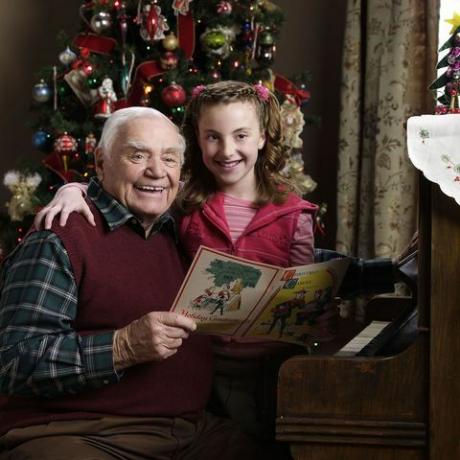 क्रिसमस हॉलमार्क फिल्म के लिए एक दादा